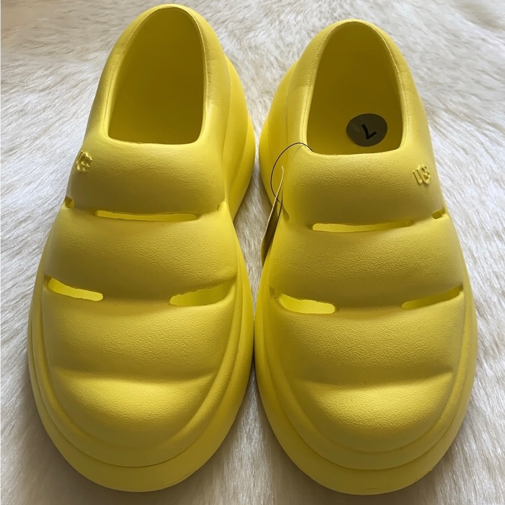 UGG Women's Neon Yellow Casual Statement Sporty Sport Yeah Chunky Clogs Slippers - Picture 3 of 8